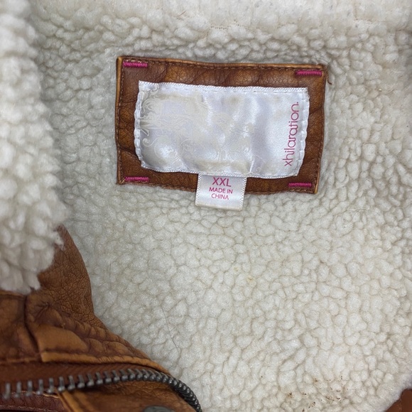 Faux leather tan vest with Sherpa lining - Picture 7 of 8